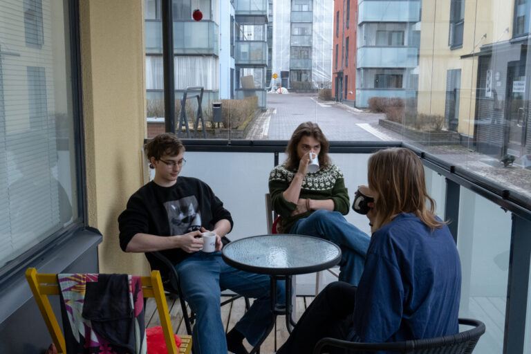 Bastu, balkong och billig hyra – det här kollektivet delar på precis allt