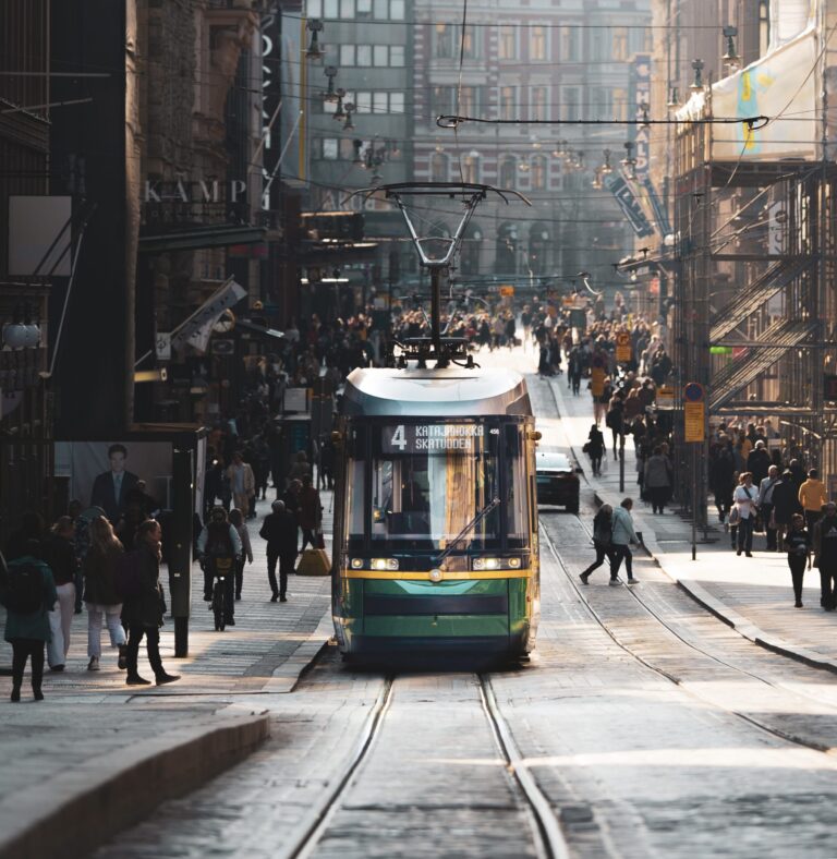 Inte ens Finlands president slipper undan biljettkontrollen – men vem gör?