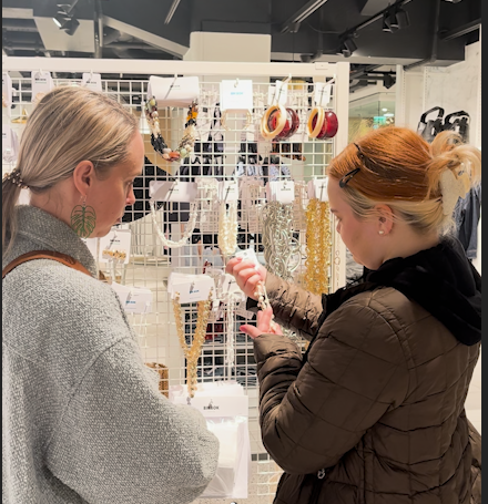 VIDEO: Allt fler unga beroende av nätshopping – ”Jag fick ångest av det”