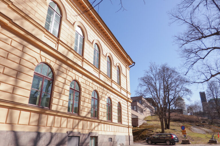 Allt färre och äldre i kommunalpolitiken